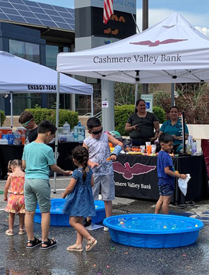Kids playing in a pool at the La Terraza Event